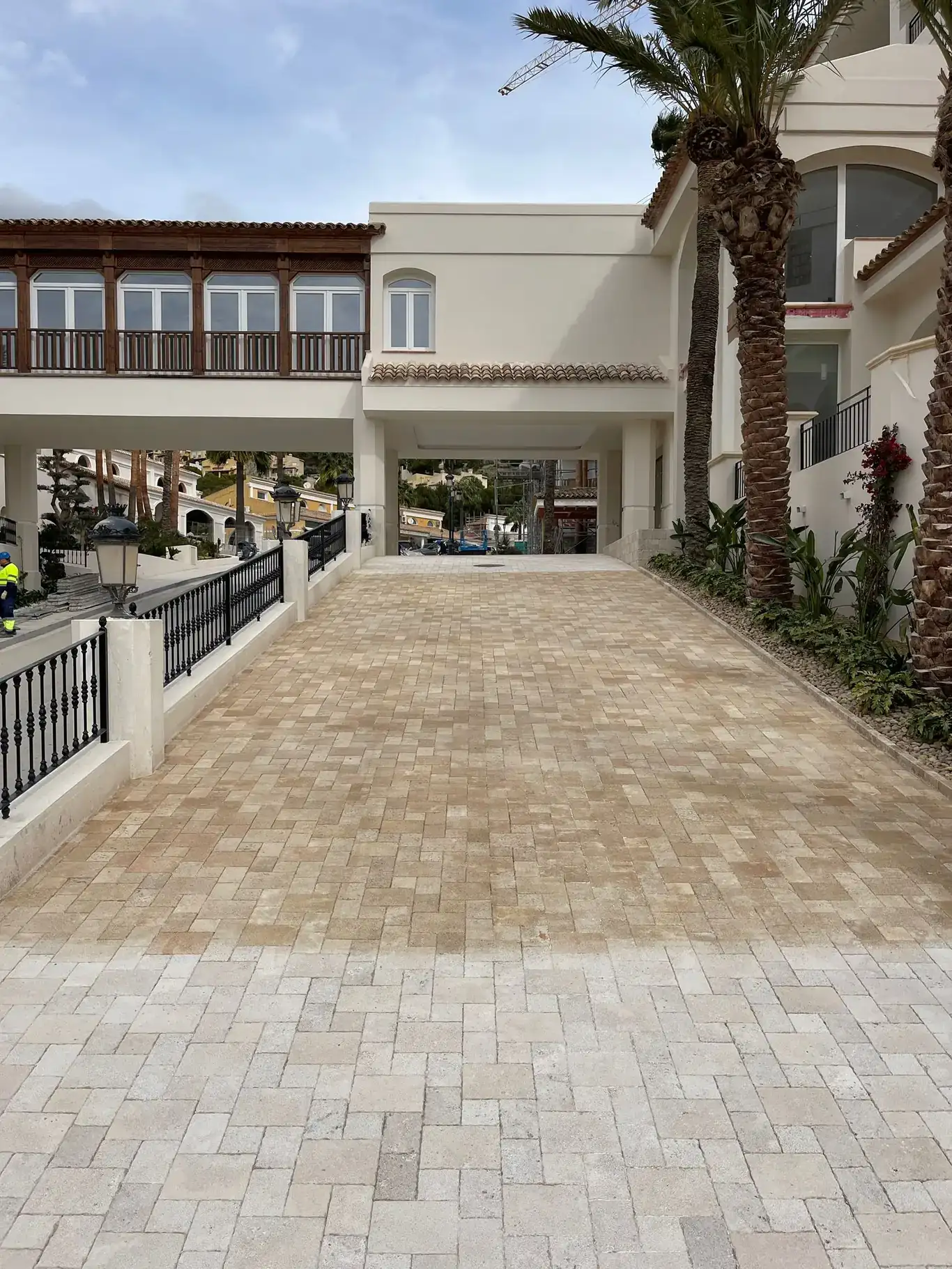 Suelo de adoquín con tratamiento específico para aumentar su durabilidad.