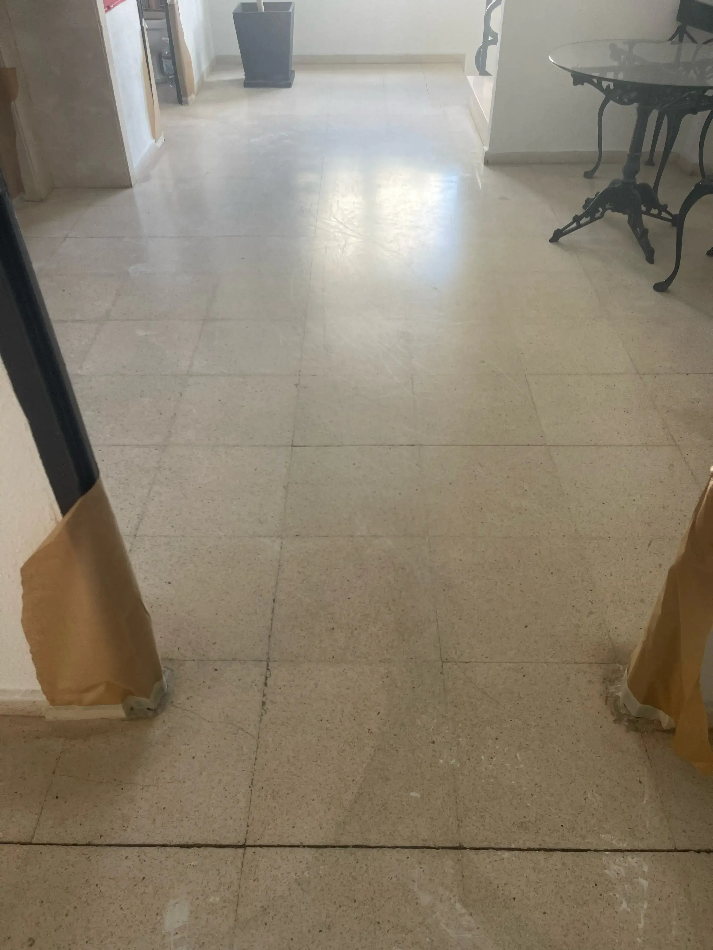 Suelo sala de estar preparado para restauración