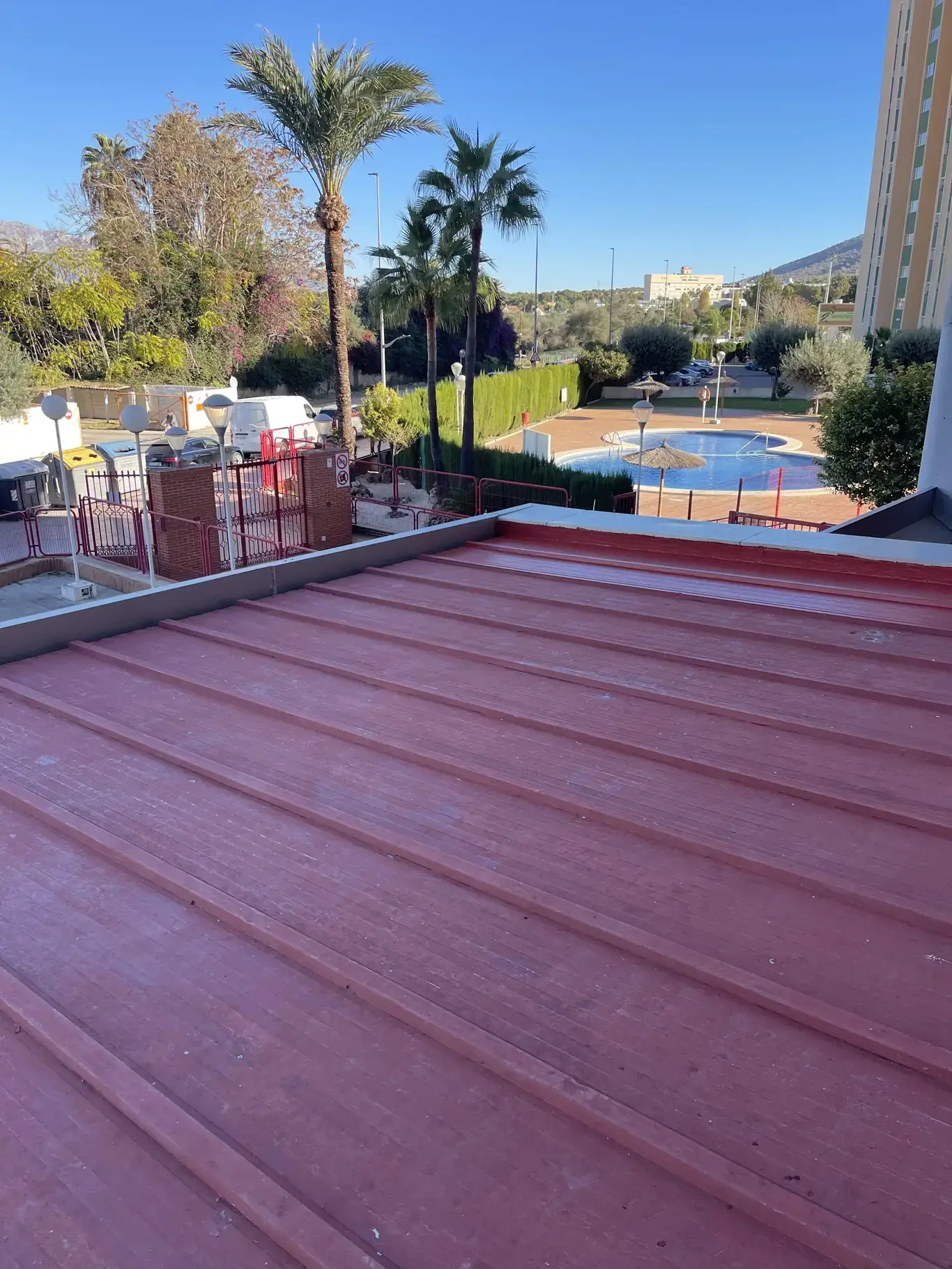 Imagen de Limpieza a Presión de Techo de Nave en Benidorm